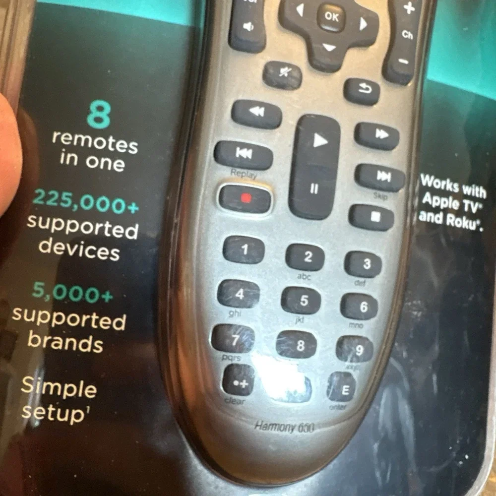 New sealed Logitech 915-000159 Harmony 650 Universal Color Screen Remote Silver